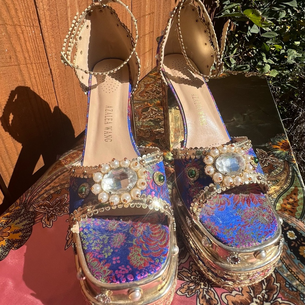 Elegant Pearl-Embellished Women's Platform Heels - Picture 3 of 5